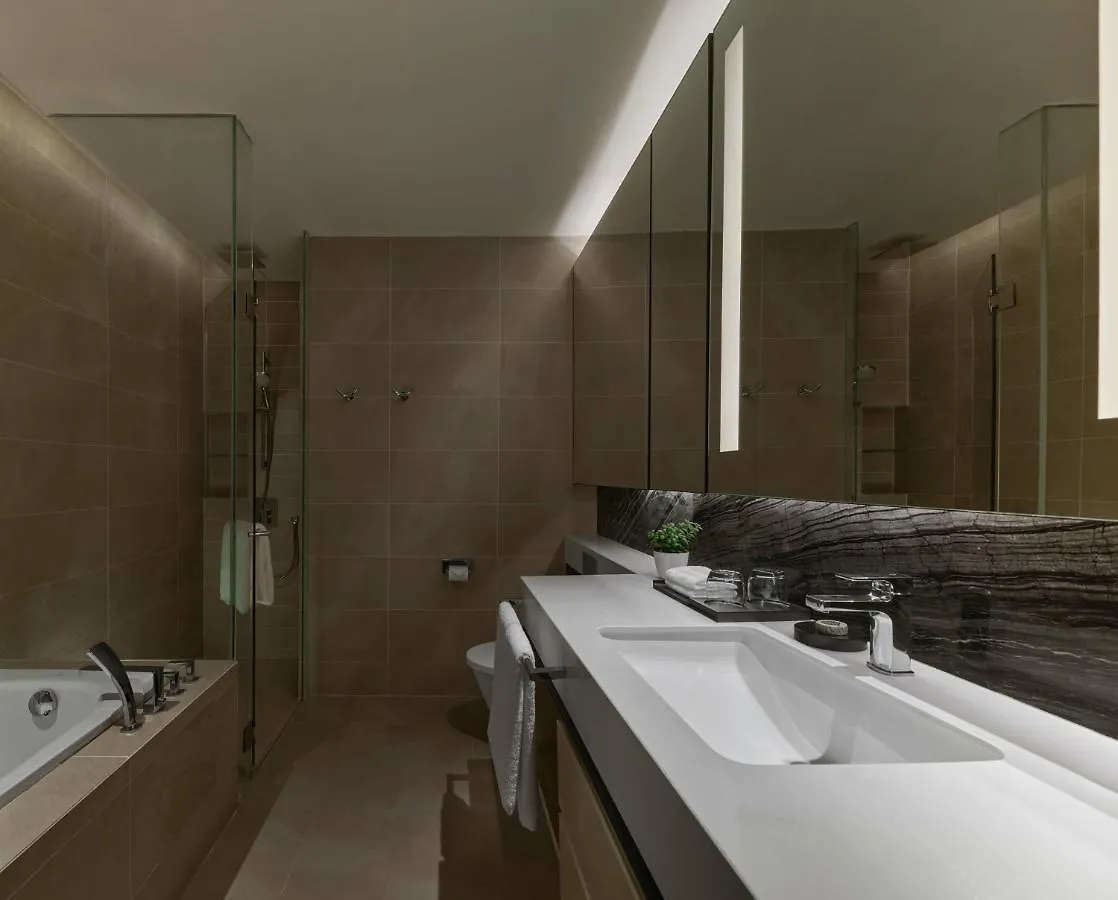 Pan Pacific Serviced Suites 쿠알라룸푸르 5*,